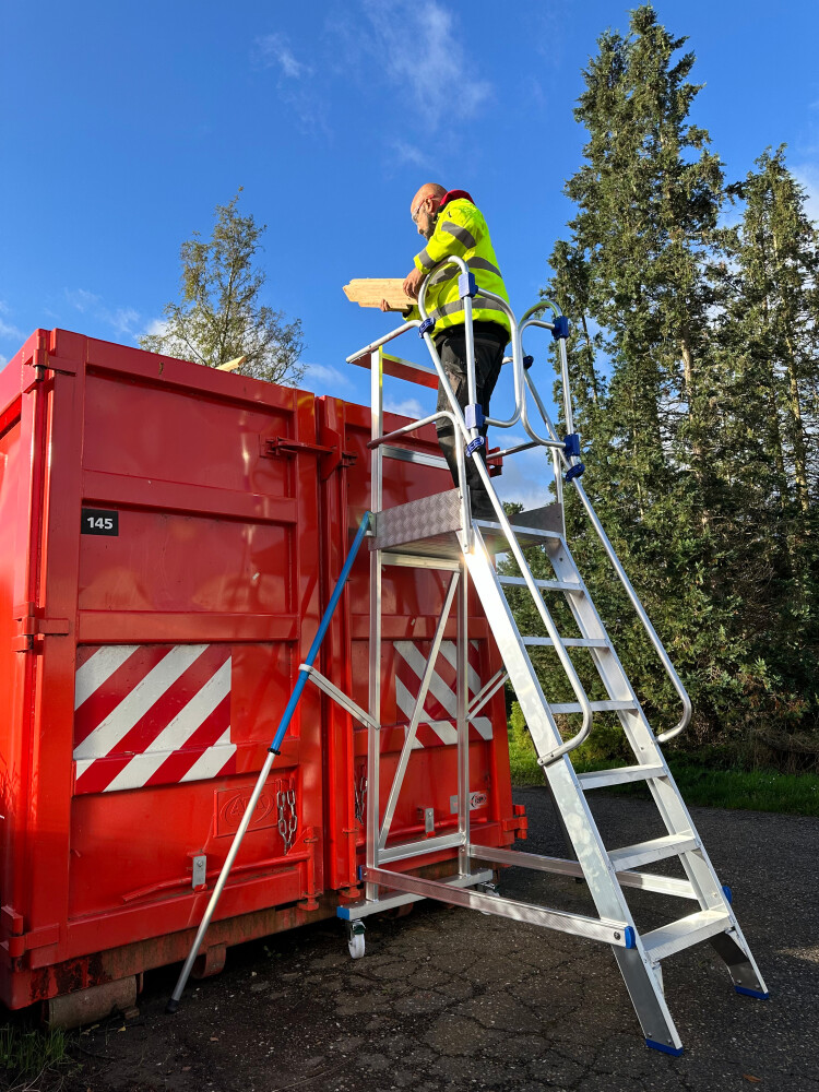 Mobiele bordestrap / 5 treden met zelfsluitende veiligheidsdeur
