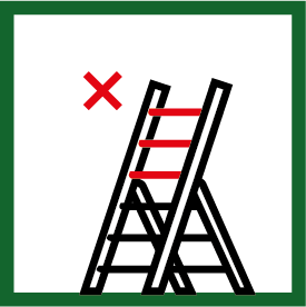 Échelle transformable : Ne pas monter au-dessus du point de charnière